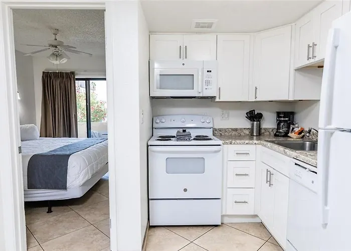 204 Fully Furnished 1br Suite-prime Location Apartment *