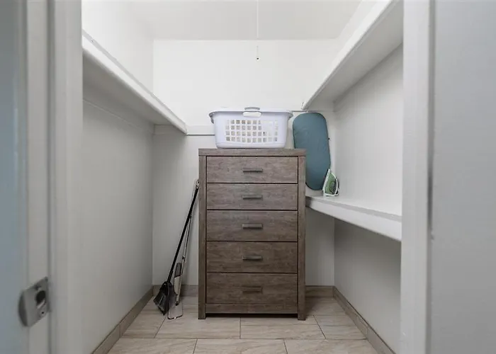 204 Fully Furnished 1br Suite-prime Location